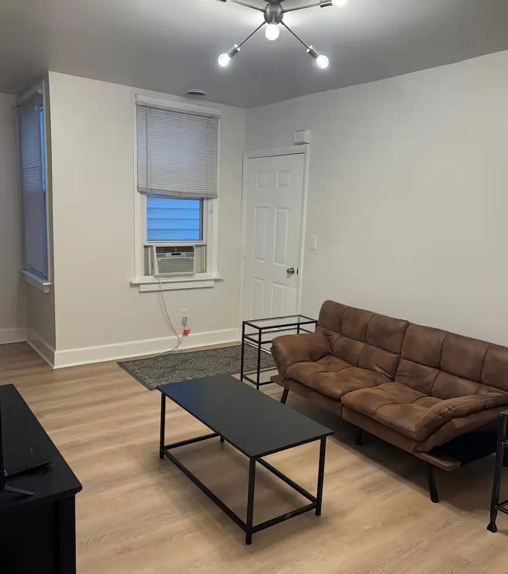 1 bed, 1017 sqft, $1,300 — Photo 2