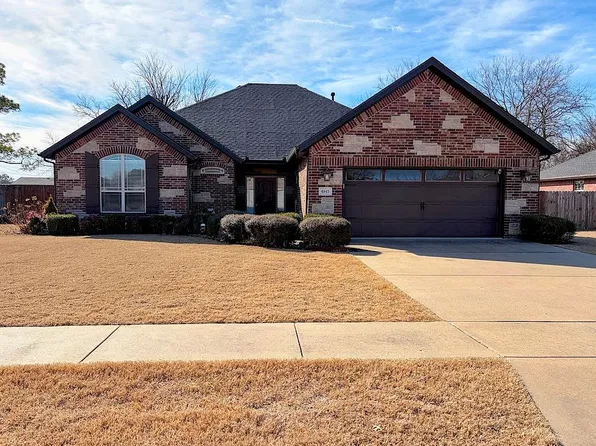 4943 W Homespun Dr, Fayetteville, AR 72704