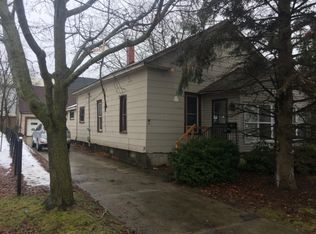 18 S Monroe St, Rockford, MI 49341