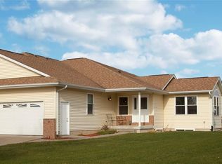 812 2nd St, Fairfax, IA 52228