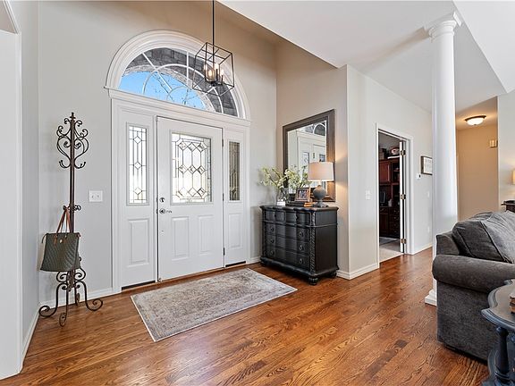 2nd image of 15 Stratfield Ln