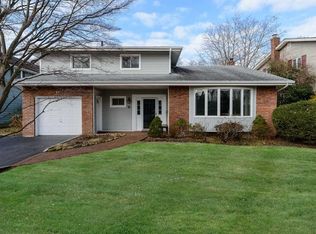 35 Driftwood Dr, Port Washington, NY 11050