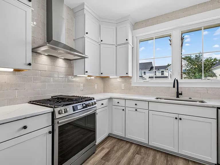 405 Oak Hammock Ct — Photo 10