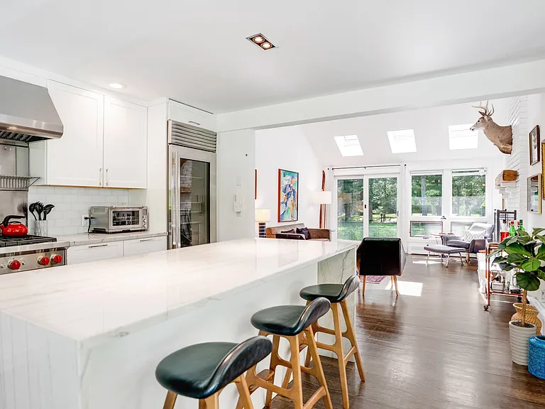 1 Woodcrest Dr — Photo 12