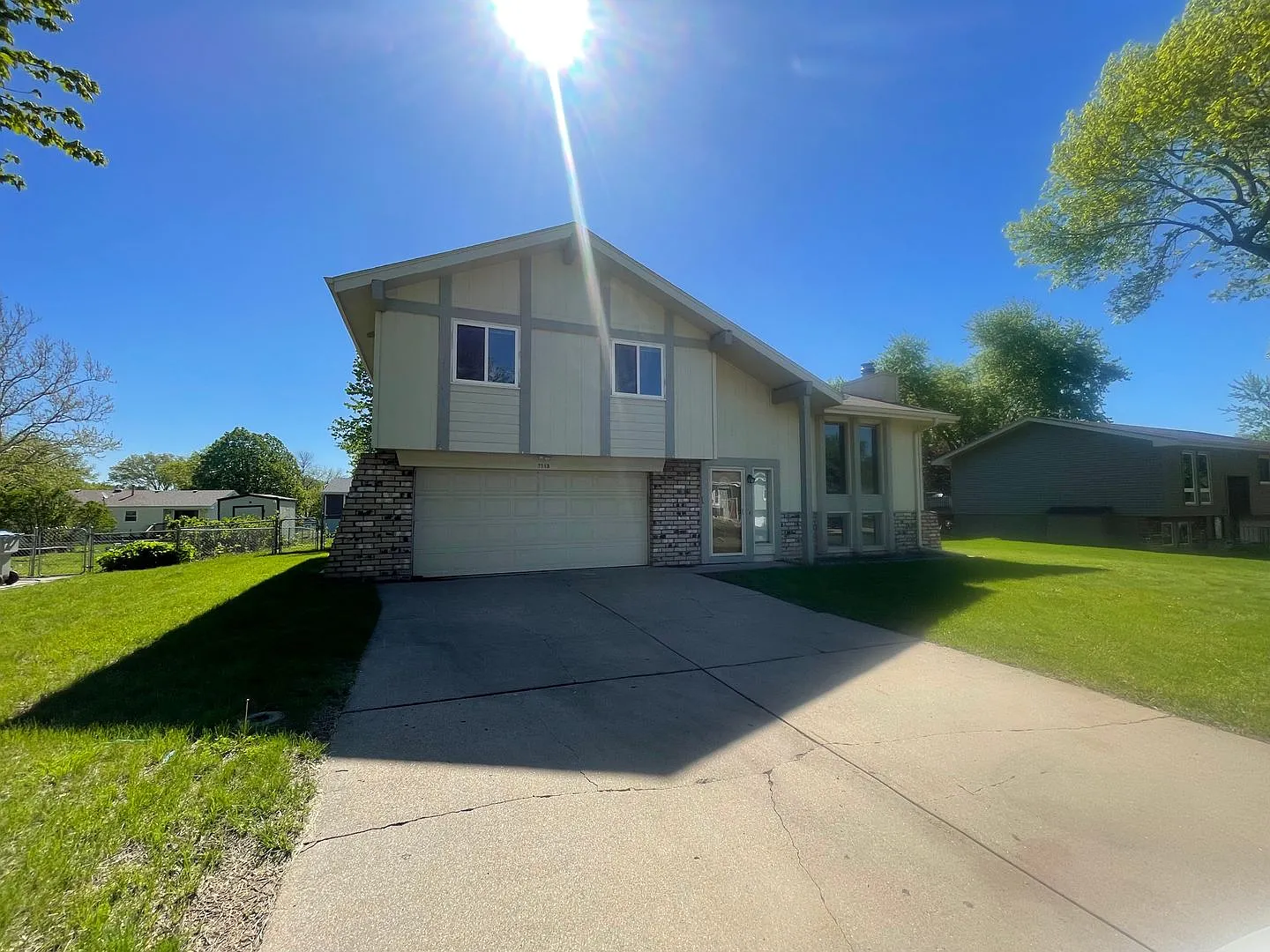 Welcome Home! Charming 3 Bed, 2 Bath House in Lavista NE — Photo 1