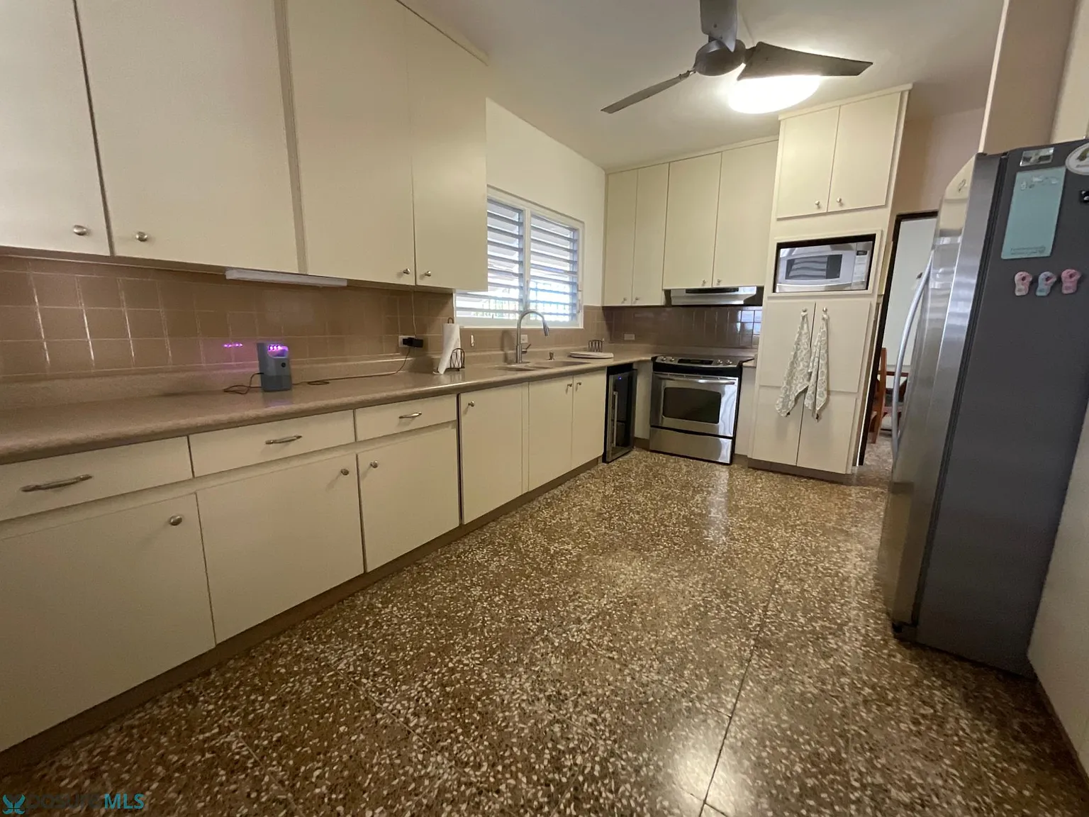 3 bed, 2.0 bath, 3000 sqft, $2,500 — Photo 4