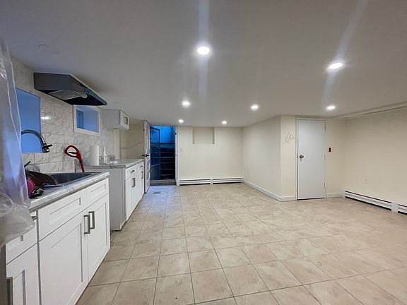 3rd image of 239 W 260th St #1