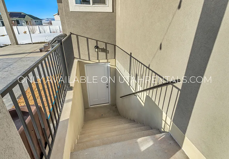 693 Spruce Way — Photo 45