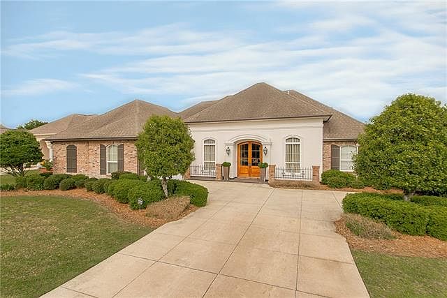 1st image of 1919 Squirewood Dr E