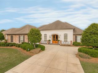 1919 Squirewood Dr E, Harvey, LA 70058