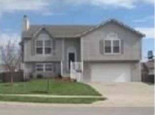 422 Spring Branch Dr, Raymore, MO 64083