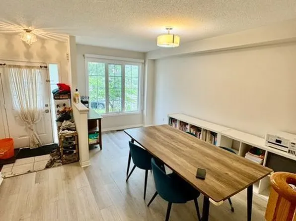 300 Flagstone Way, Newmarket, ON L3X 2R8
