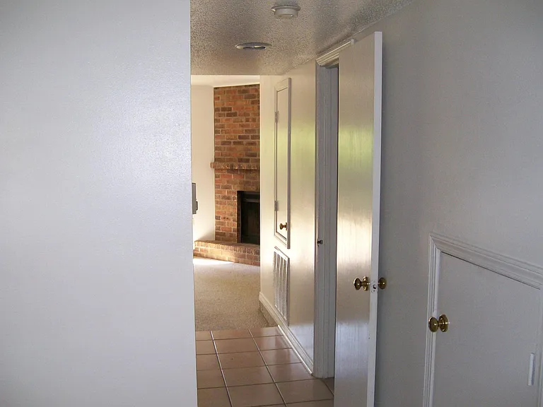 600 Lotus Dr N — Photo 7