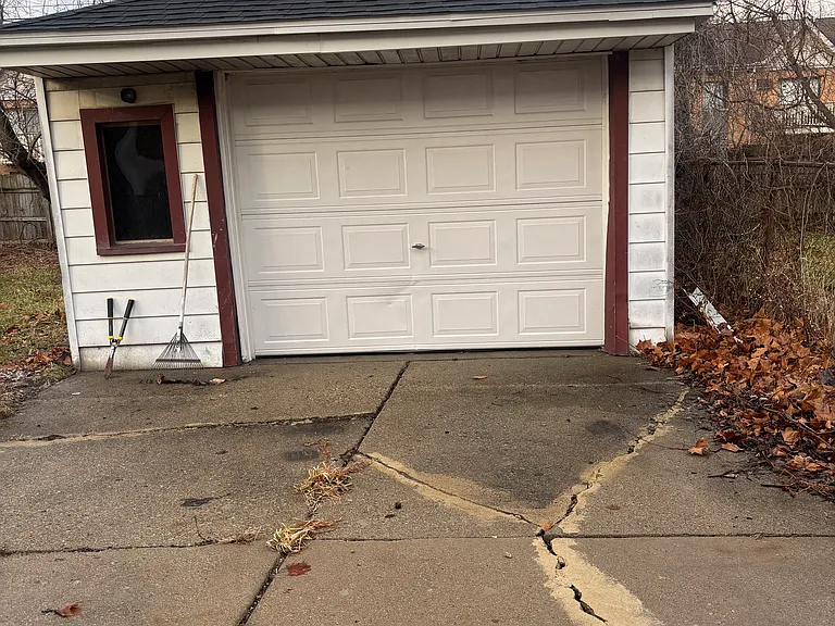1636 Kenwood St — Photo 16