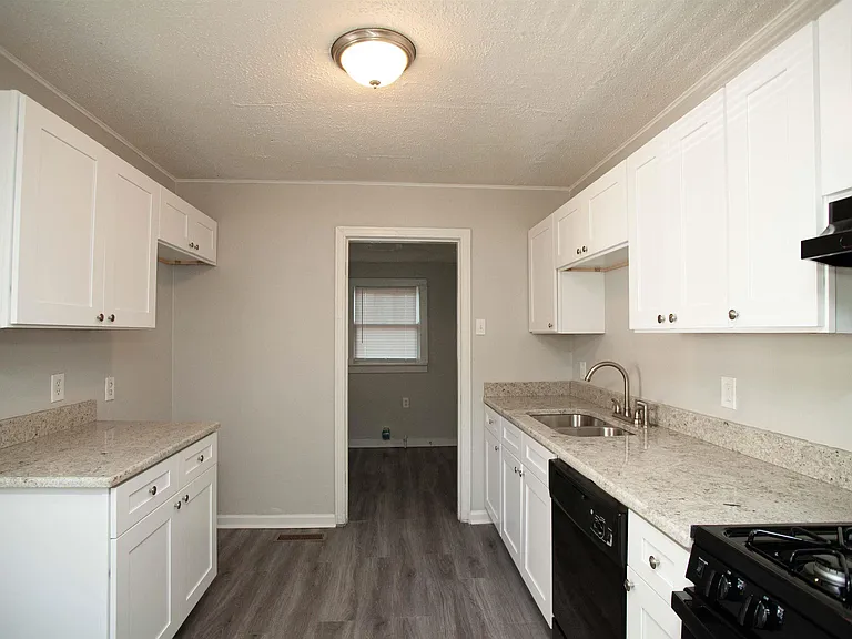 1411 S Jackson St — Photo 3
