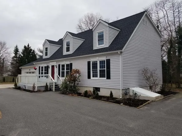 161 E Wyoming Ave, Absecon, NJ 08201