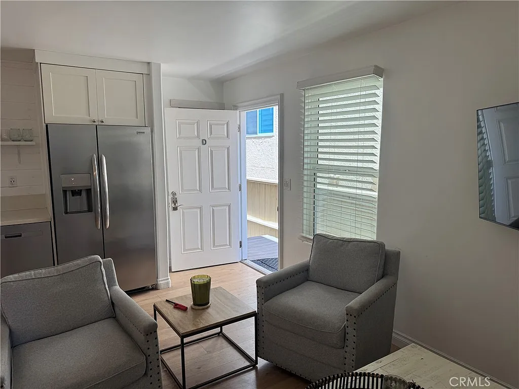 2 bed, 1100 sqft, $6,000 — Photo 2