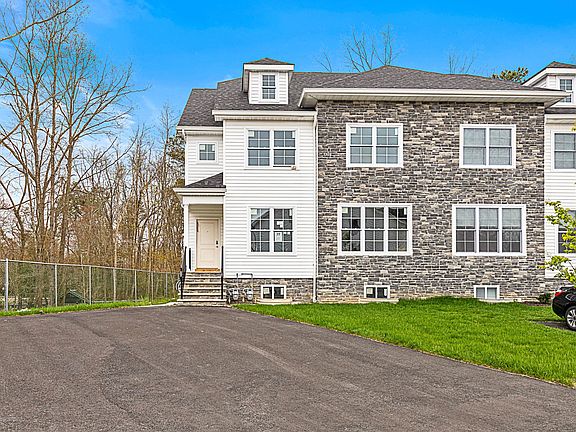 2nd image of 21 Melrose Ct