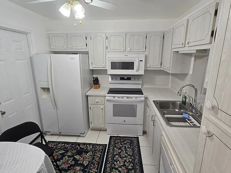 609 NE 14th Ave #404 — Photo 9