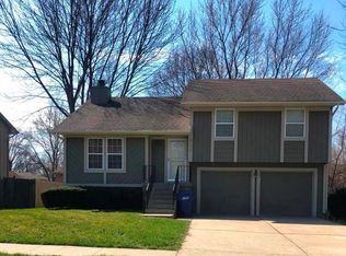 3550 SW Harbor Cir, Lees Summit, MO 64082