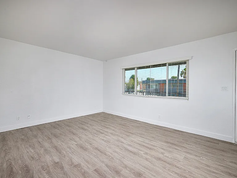 Elivia Apartments — Photo 18