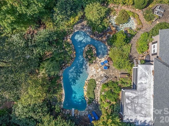 3rd image of 447 N Washington St