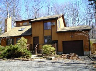 65 Ravenhill Rd, Tamiment, PA 18371