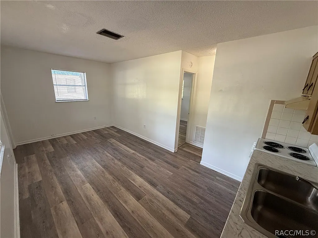1 bed, 500 sqft, $1,000 — Photo 4
