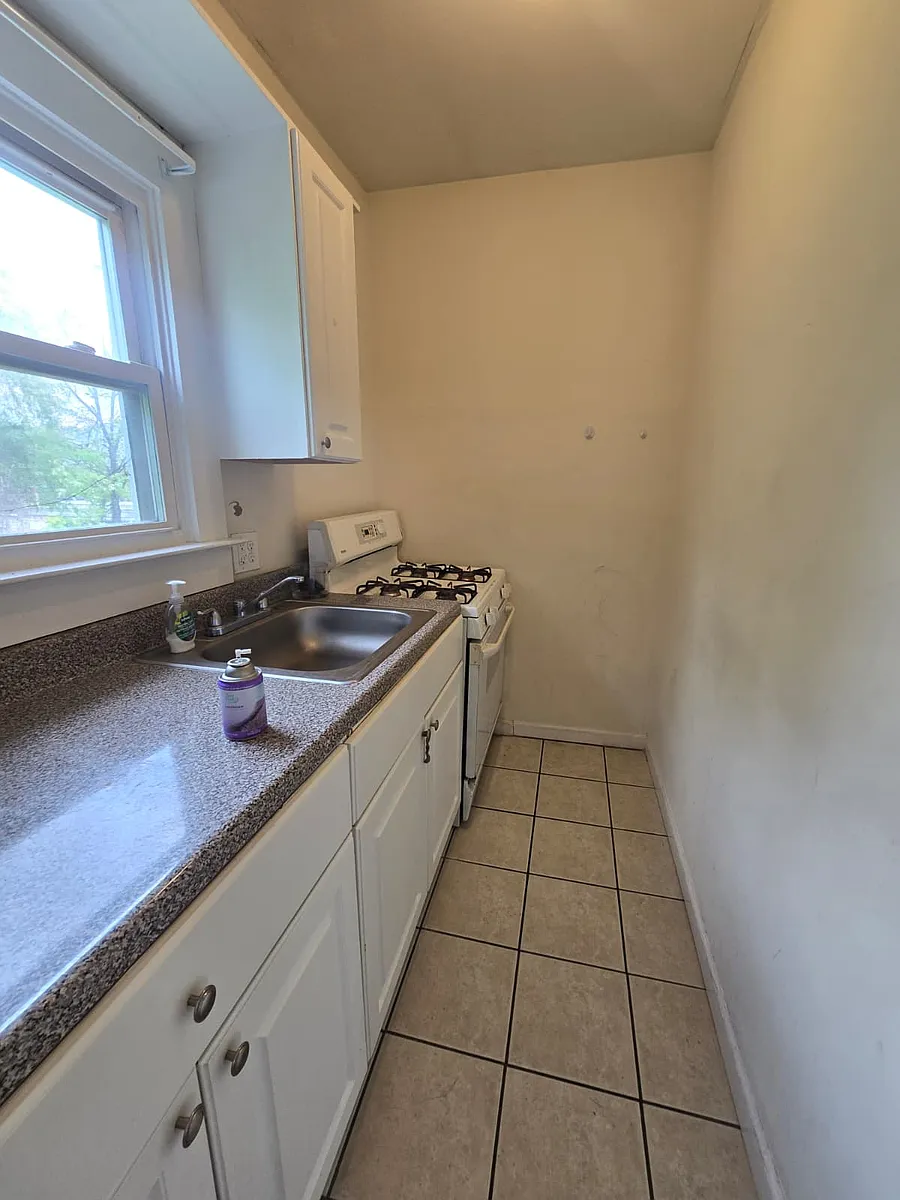 Building Photo - 20 Amity St #2