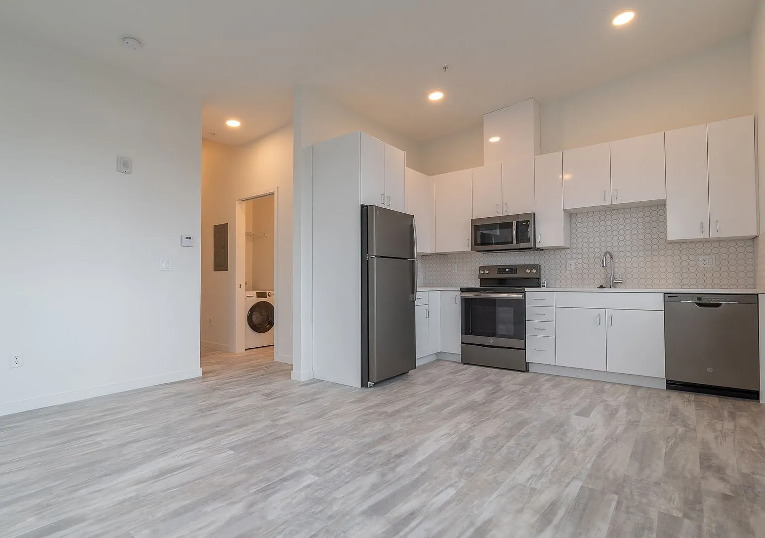 6011 SE 90th Ave — Photo 2