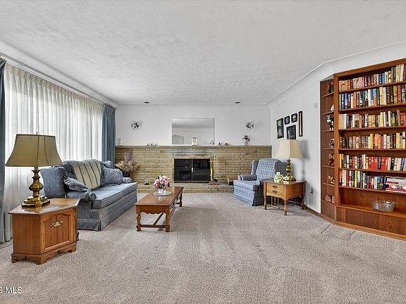 4th image of 3431 Cragmoor Ave