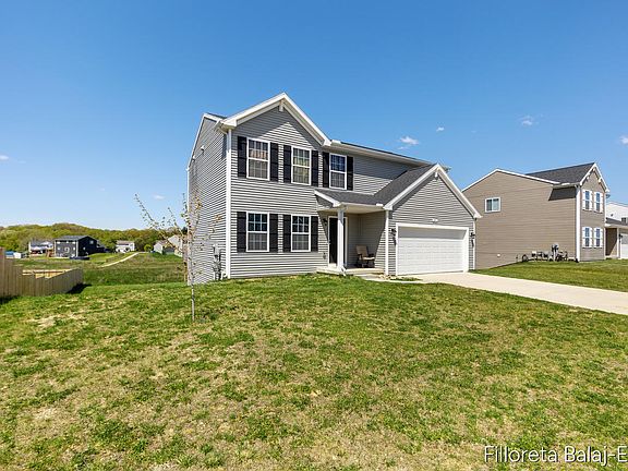 2nd image of 467 Oak View Dr