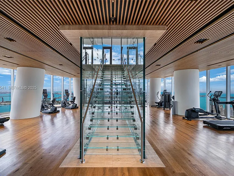 300 S Biscayne Blvd #1404W — Photo 42