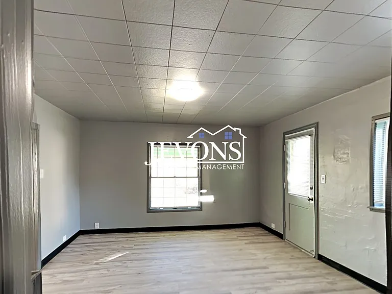 1017 E Spruce St #1/2 — Photo 8
