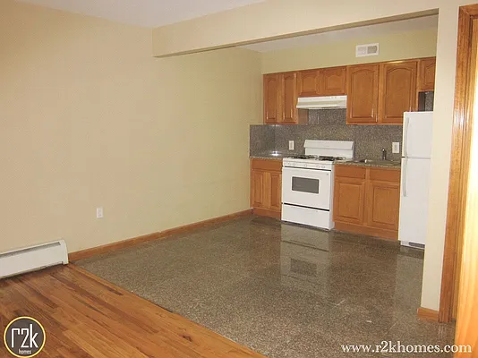 Rented by Realty 2000 Corp | media 8