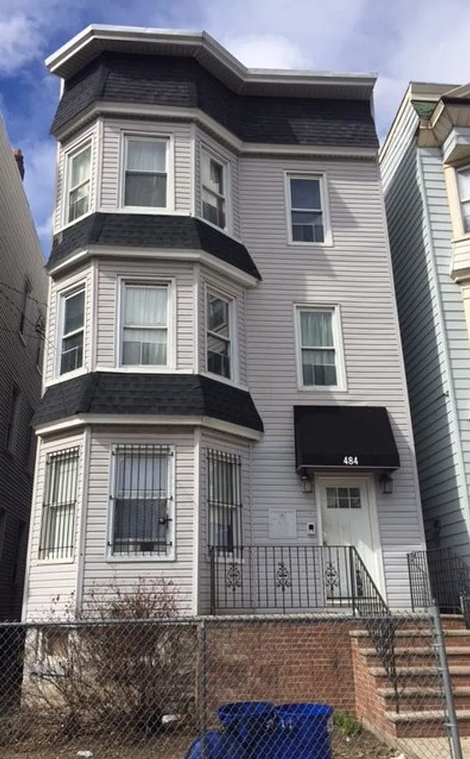 484 Irvine Turner — Photo 1