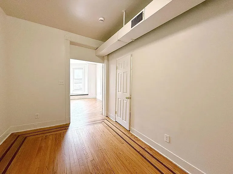 118 Erie St #2 — Photo 7