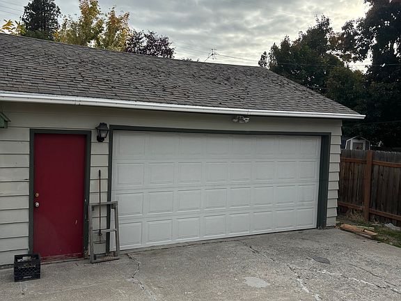 4th image of 3128 E 32nd Ave