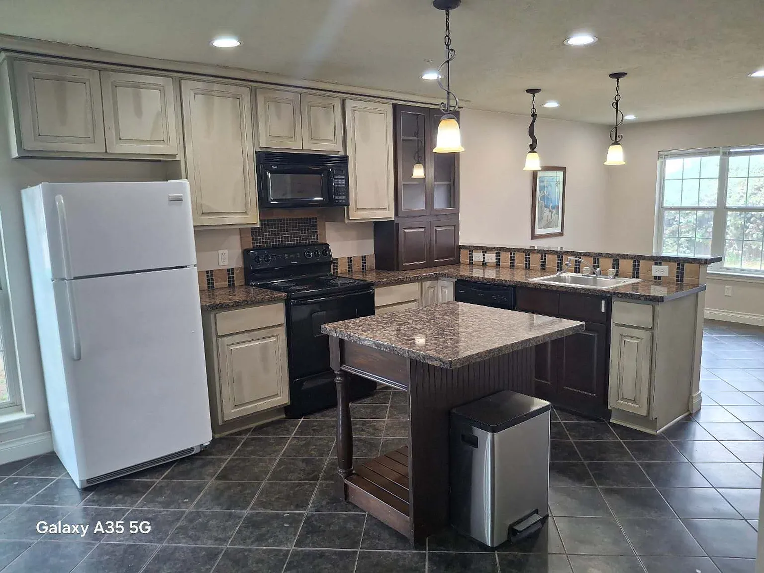 129 Richards St — Photo 2