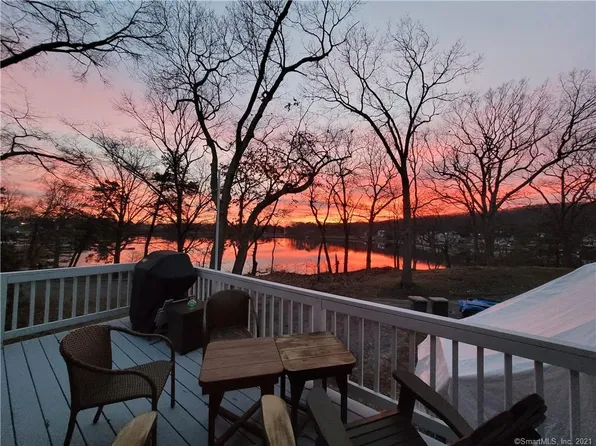 37 Laurel St, Niantic, CT 06357