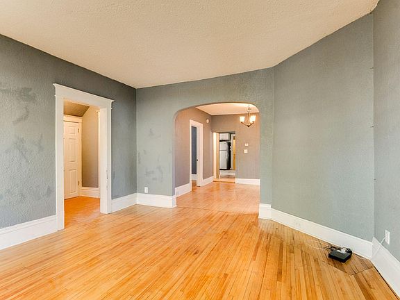 4th image of 2536 Polk St NE #1
