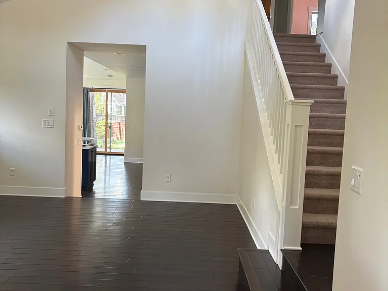 2628 NW Crossing Dr — Photo 5
