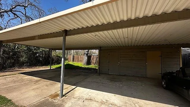 2748 Parkchester Dr — Photo 10