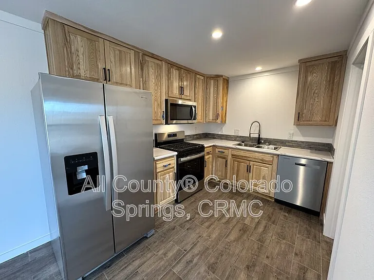 692 E Hahns Peak Ave — Photo 3