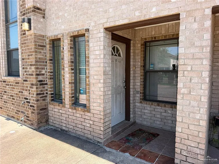 1204 W Kiwi Ave #B — Photo 2