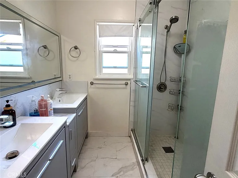 1023 E Thelborn St — Photo 10