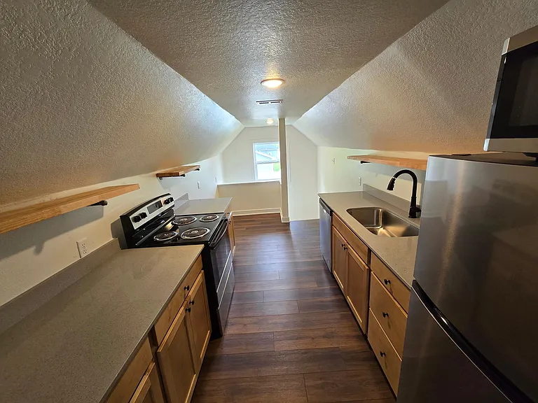 308 Cedar Ave #308.5 — Photo 3