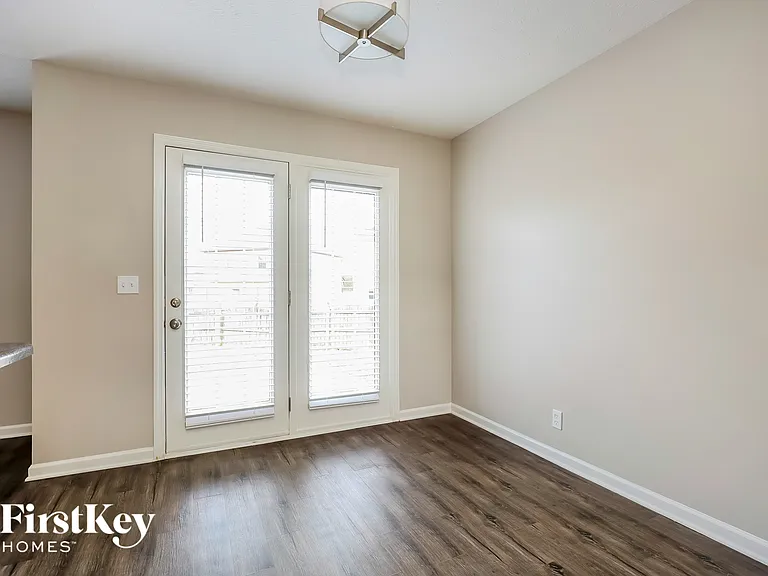 1304 Sunray Dr — Photo 5