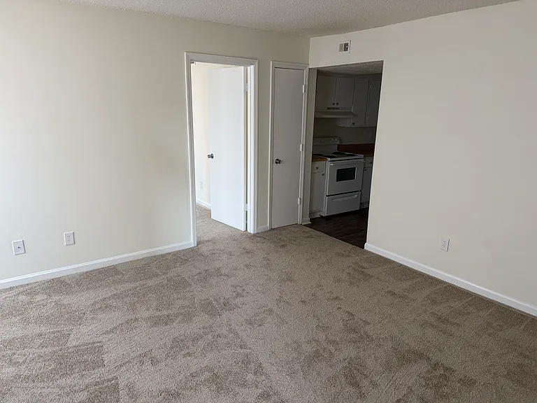 2005 Greens Blvd #D403 — Photo 3