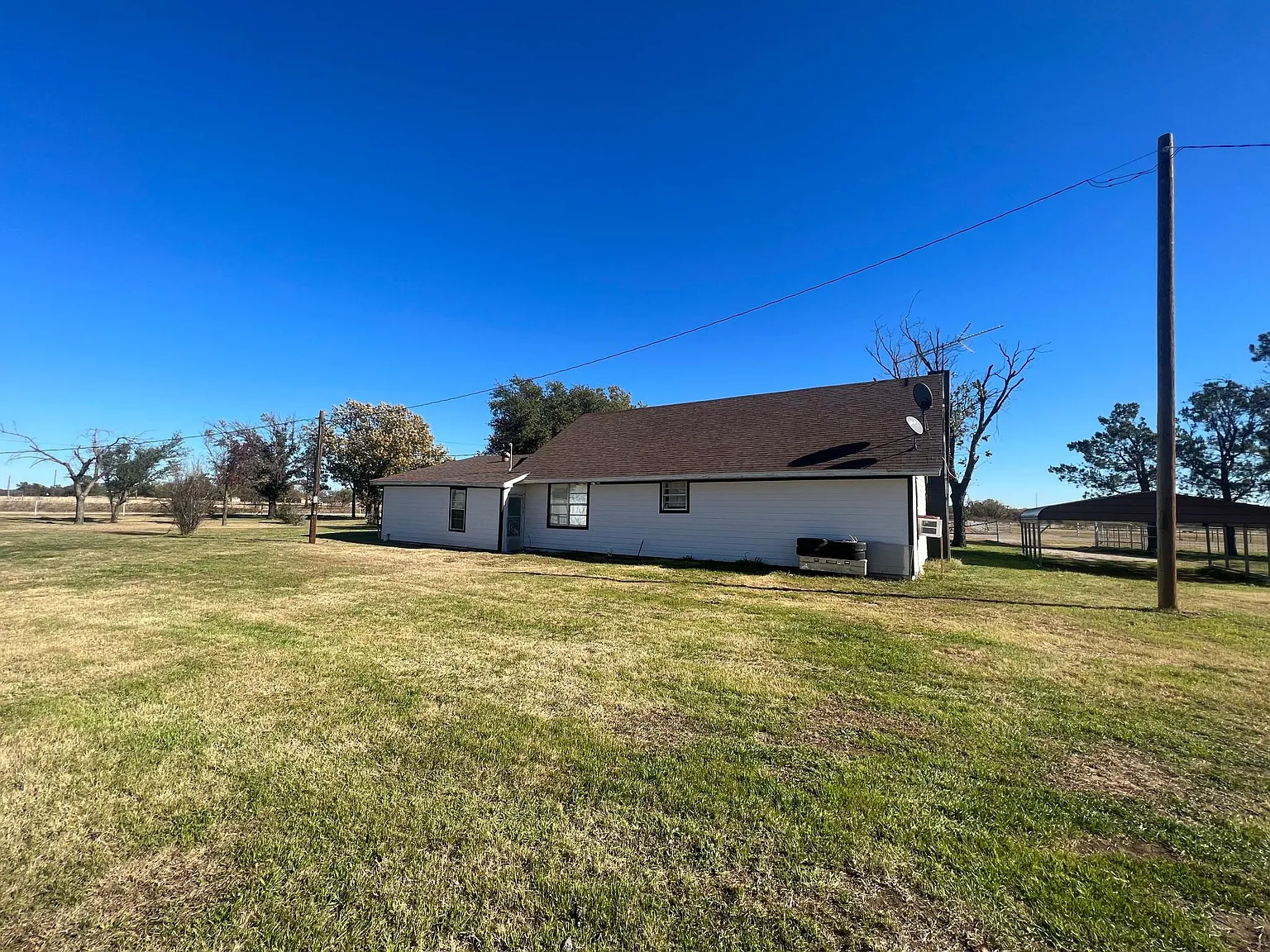 3 bed, 1.5 bath, 2642 sqft, $1,500 — Photo 2